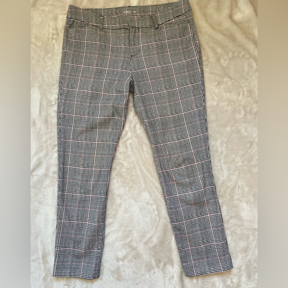 Old Navy Women's Black White Plaid Pixie Ankle Pants with Pink Accent